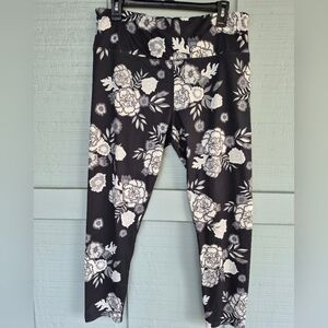 SO XL Black and White Floral Print Womans Leggings Yoga Athleisure Gym